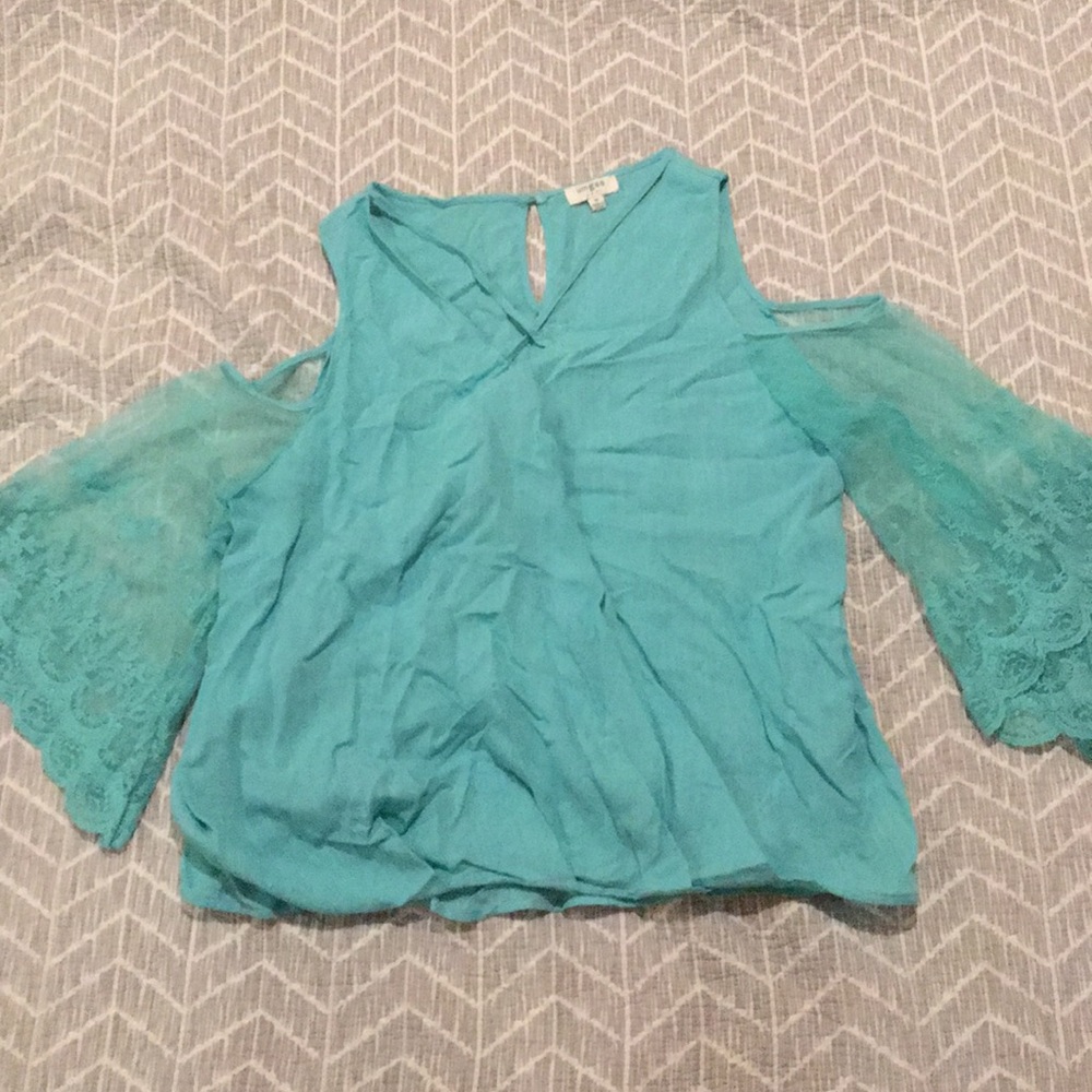Beautiful criss cross cold shoulder.